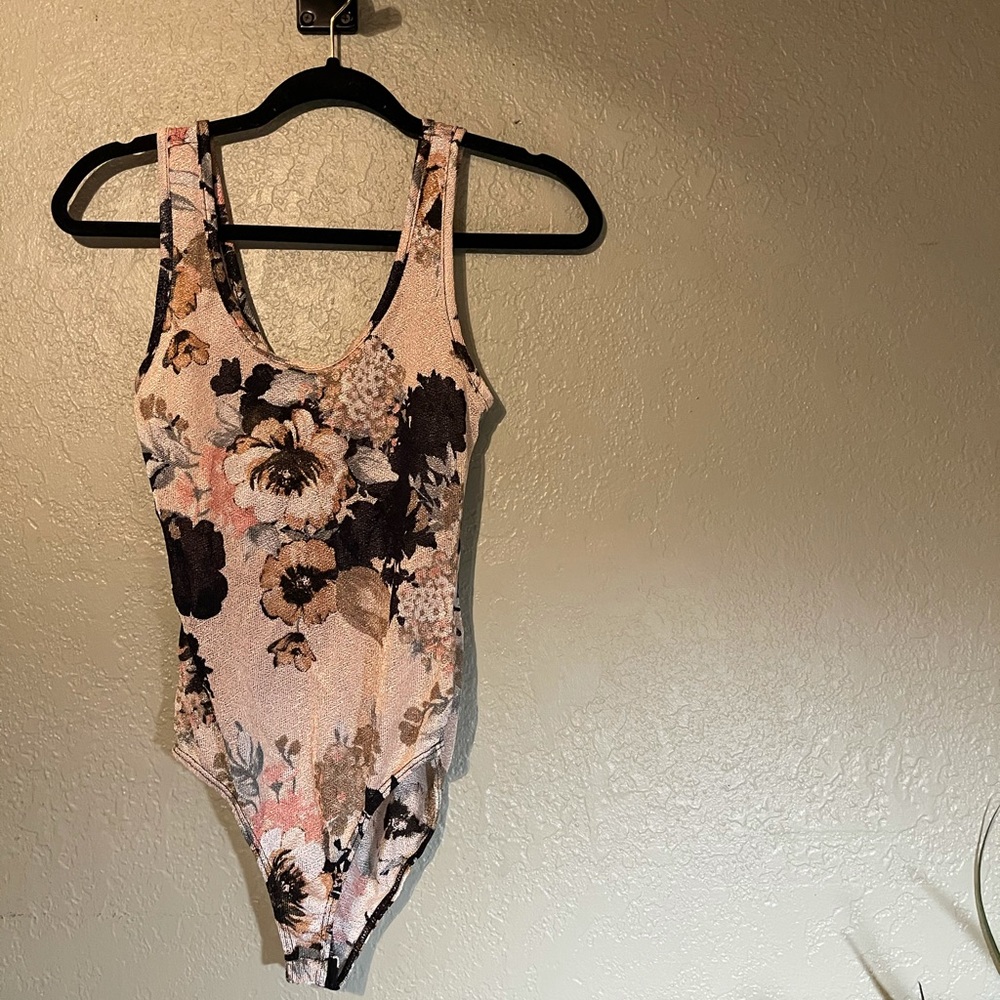 Charlotte Russe Women’s XS Floral Bodysuit